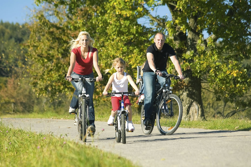 gezin aan het fiesten